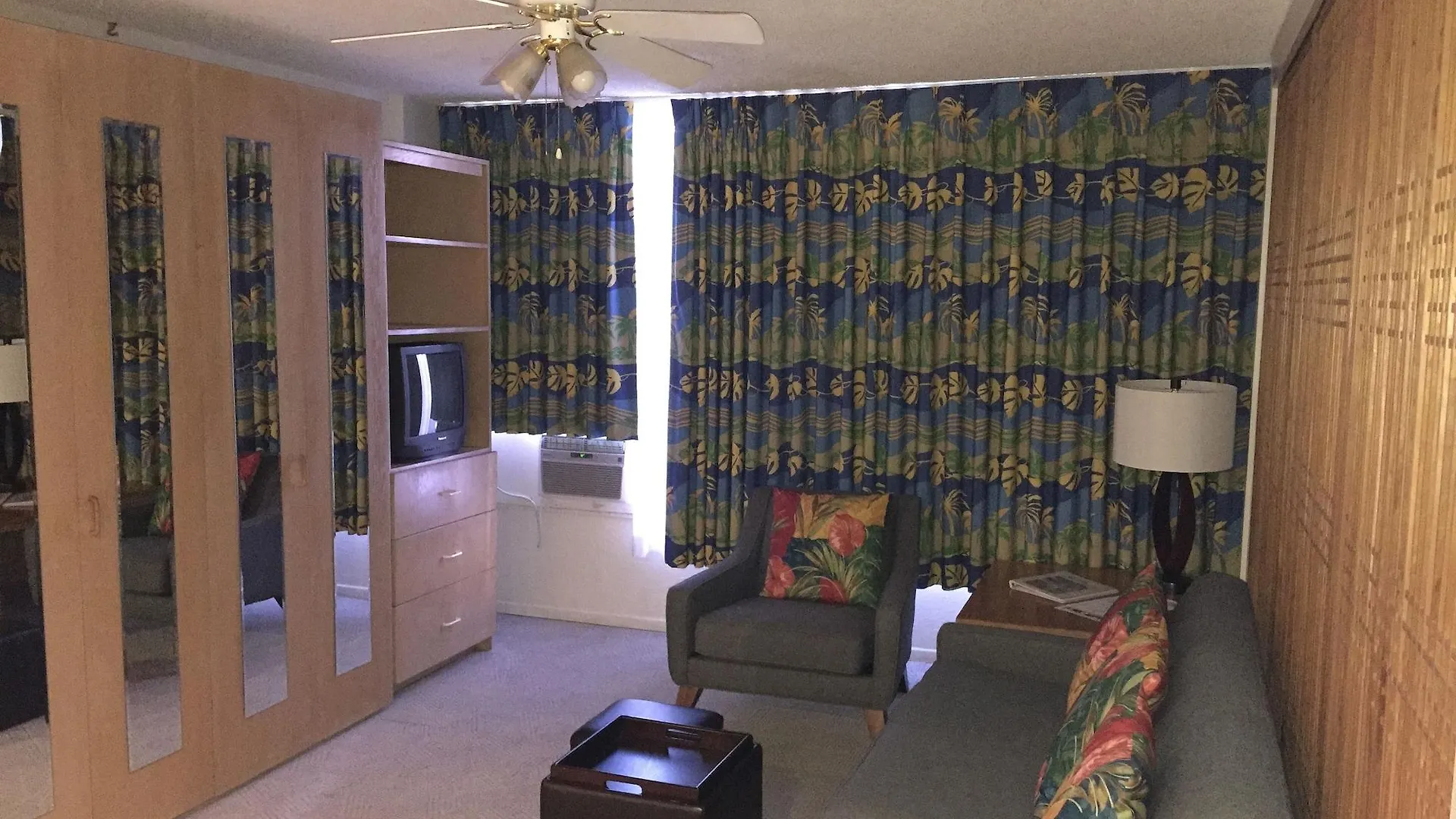 **  Kuhio Banyan Hotel  Honolulu USA