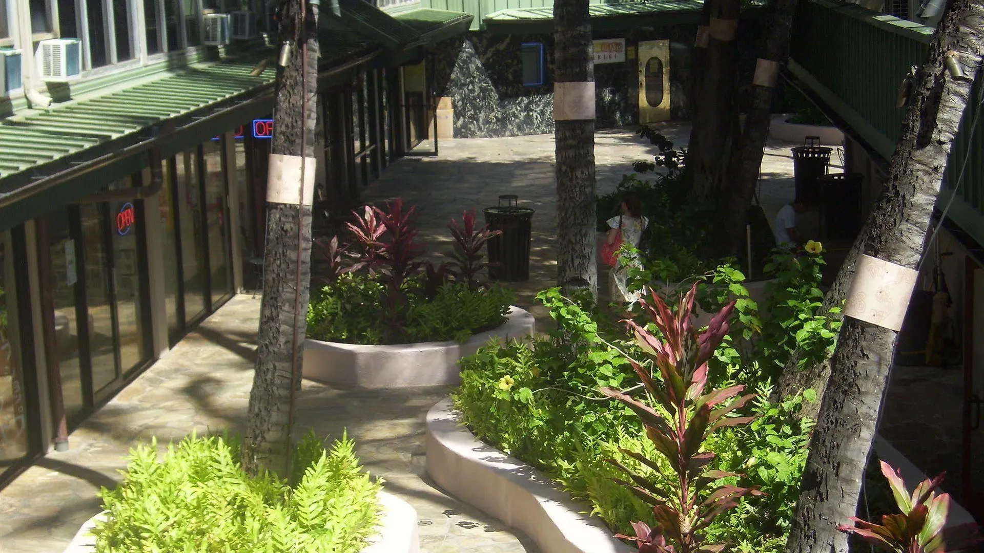 Kuhio Banyan Hotel  Honolulu